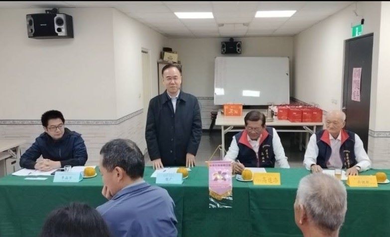 全國勞工聯盟總會吳聰鄰理事長右起與嘉義市職業總工會理事長高進添及中國職工交流中心主任張廣辦公室主任李晶宇.jpg