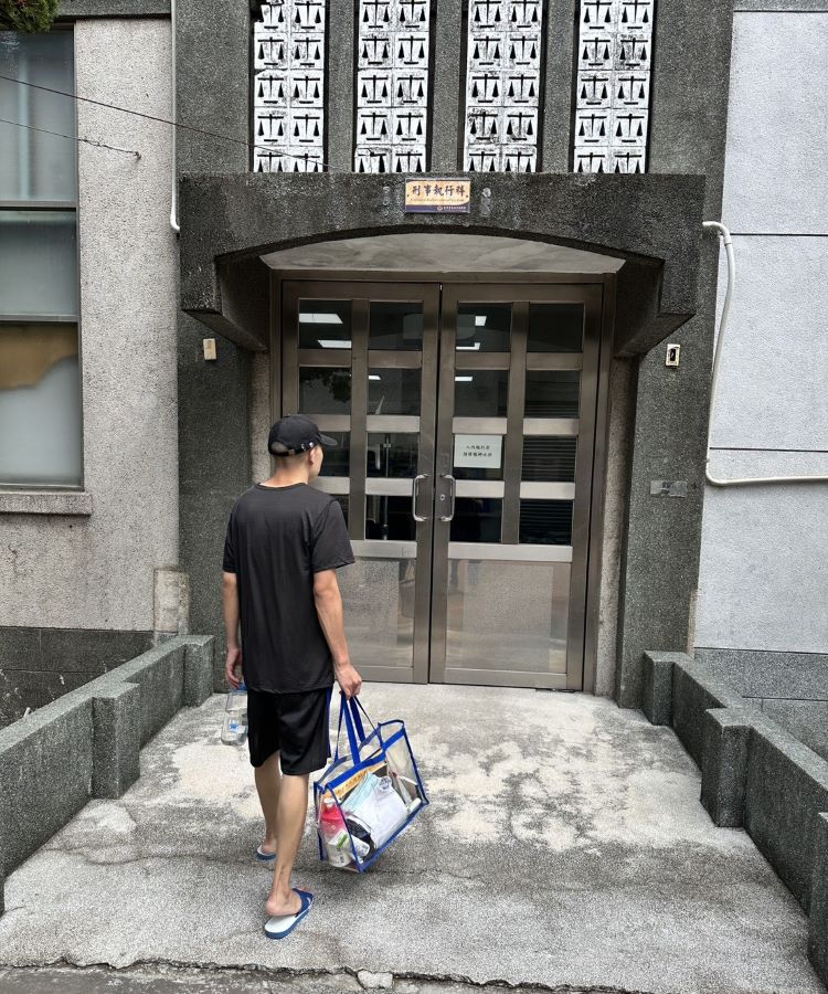 廖男到案照片.jpg