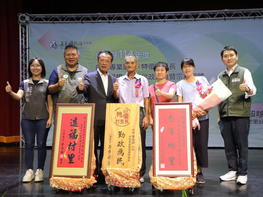鹿草鄉後堀村長陳信同服務已逾22年.jpg